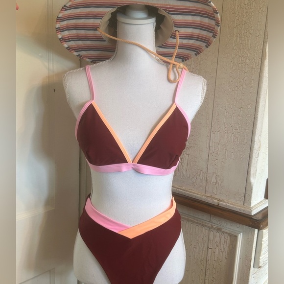 Stylish Women's Swimwear Set in Burgundy and Pink - Picture 8 of 16